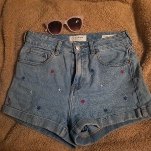 **(BUY 2 + 1 FREE)** Cute PacSun shorts
